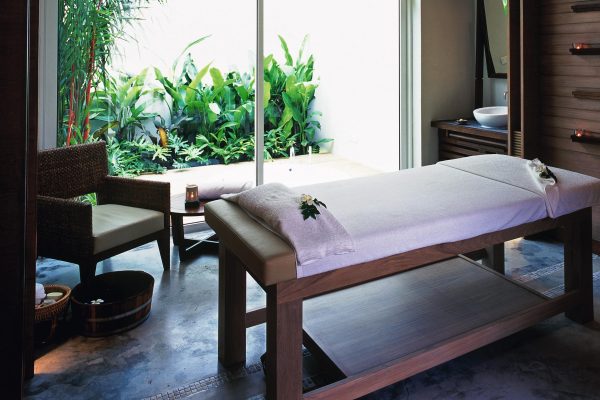 Quelle table de massage choisir pour m’aider contre mon mal de dos ?